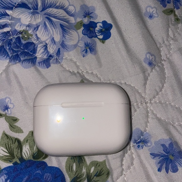 Apple AirPods Pro - Picture 4 of 10